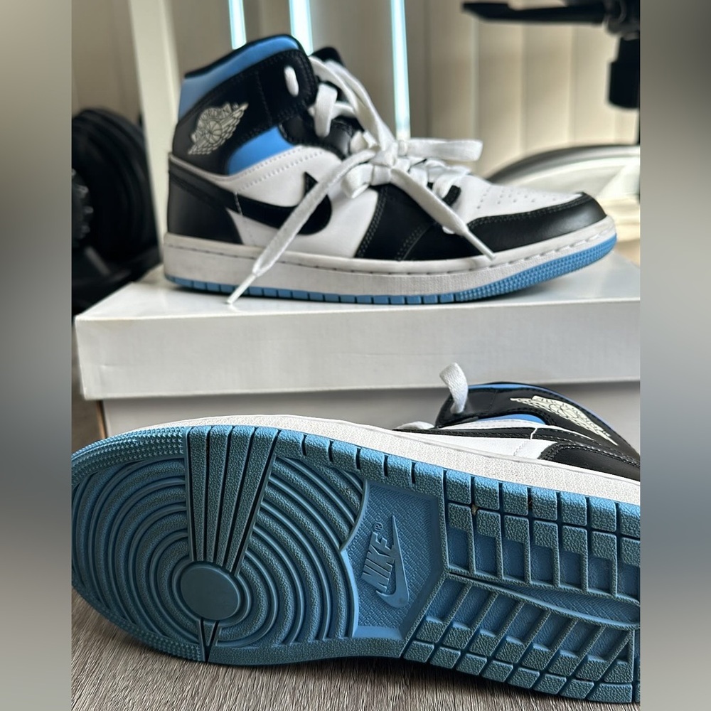 NIKE Jordan 1 Mid (university blue) WOMENS 7.5/ KIDS 5.5
